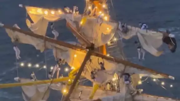 Colisión del Buque Escuela Cuauhtémoc de la Armada de México en Nueva York
