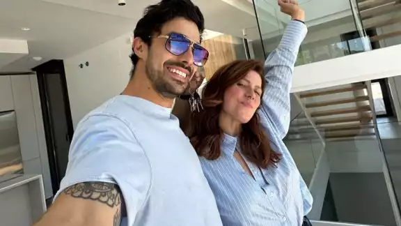 El youtuber Berth Oh y su pareja Cristina Dacosta anuncian pérdida de su bebé. El youtuber Berth Oh y su pareja Cristina Dacosta anuncian pérdida de su bebé.