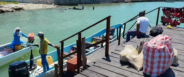 Las malas condiciones de la carretera entre Ciudad del Carmen y Palizada han hecho que los viajes en lancha sean una alternativa más rápida y económica.