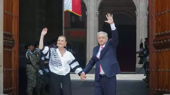 Beatriz Gutiérrez Muller y Andrés Manuel López Obrador en Palacio Nacional