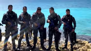 Ceremonia militar reconoce a nuevos buzos de combate en Quintana Roo