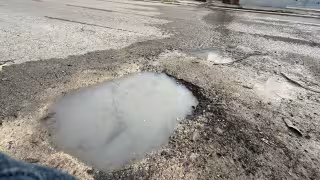 Baches y aguas sucias generan malestar en la colonia Los Manguito, Champotón