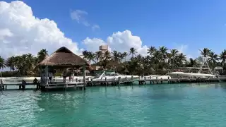¿Cuánto cuesta un viaje en taxi del aeropuerto de Cancún a Costa Mujeres?