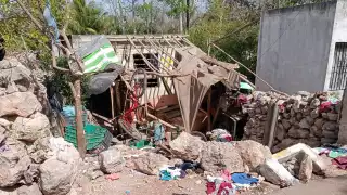 Policías impiden el linchamiento de una familia acusada de conflictiva en Teabo