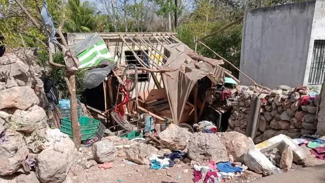 Agentes policiacos intervienen para que un conflicto en el poblado no se convirtiera en tragedia