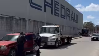 Filtro policiaco por polarizados termina con un detenido y varios autos asegurados