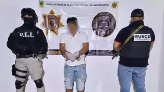 De acuerdo con las investigaciones, al detenido se le vincula con delitos de tentativa de extorsión a familias invasoras de terrenos en Cancún, secuestros y feminicidios