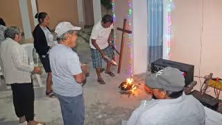 Realizan quema de huano como preparación para la Cuaresma en Yucatán