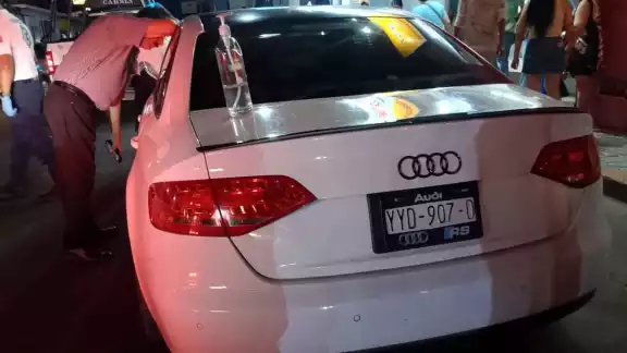 La joven mujer murió dentro del automóvil, hace un mes había dado a luz.