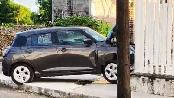 Impactado contra un muro termina Suzuki tras chocar a Chevrolet Beat en la calle 50 con 35-B Impactado contra un muro termina Suzuki tras chocar a Chevrolet Beat en la calle 50 con 35-B