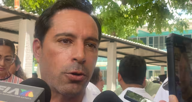 Mauricio Vila asistió a la entrega de útiles escolares del programa del Gobierno de Yucatán