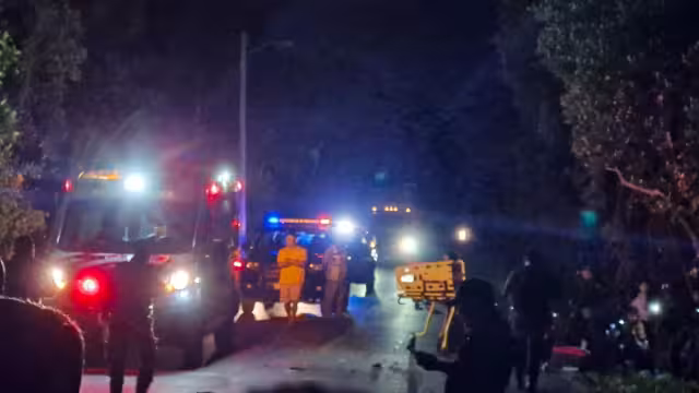 Joven invade carril contrario y se impacta contra otro biciclo, cerca de La Caleta de Progreso