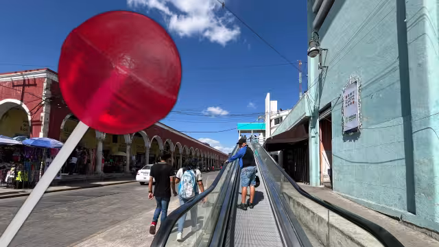 Un dulce habría sido el motivo por el que la rampa eléctrica del mercado Lucas de Gálvez dejó de funcionar
