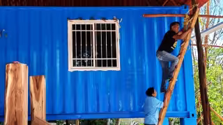 Contenedores se convierten en viviendas móviles en Quintana Roo