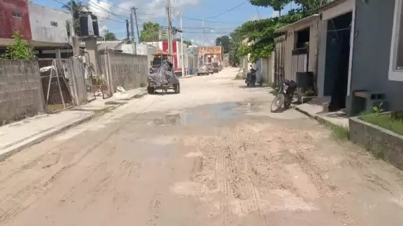 Vecinos de Sihochac exigen la rehabilitación de calles en mal estado.