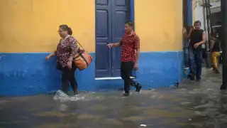 Calles inundadas en Mérida, llenas de bacterias; alertan sobre posible dermatitis