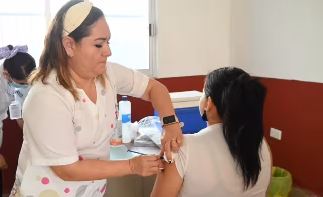 Vacunación, clave para frenar el sarampión en México