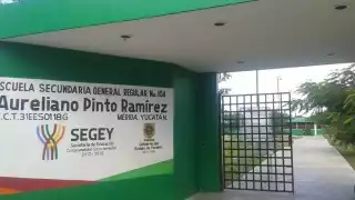 Estudiante ahorca a su compañero dentro del salón de clases en Mérida