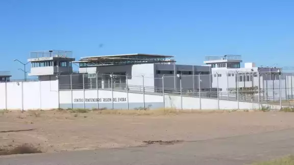 Autoridades estatales y federales buscan a los internos fugados en Angostura
