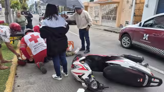 Automovilista abre puerta sin precaución y provoca accidente en Campeche