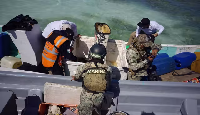 Marina asegura embarcación con caracol rosado en veda