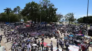 10 mil trabajadores salieron a las calles de Chetumal a marchar.