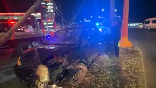 El conductor pese a no resultar herido de gravedad, fue detenido debido a los daños