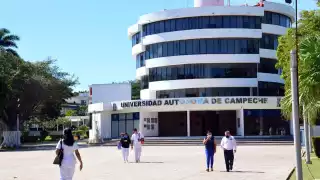 El rector de la UACam accedió a mejorar salarios y se evitó la huelga.