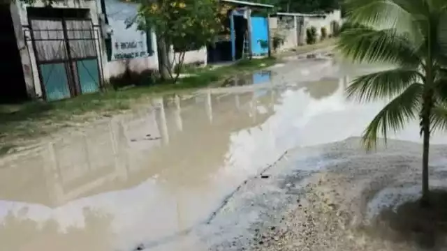 En Xbacab, Champotón, unas 15 familias están afectadas por una calle alterna intransitable.