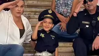 El nuevo jefe de la policía meridana saludó a los oficiales quienes se encargan de resguardar el Palacio Municipal