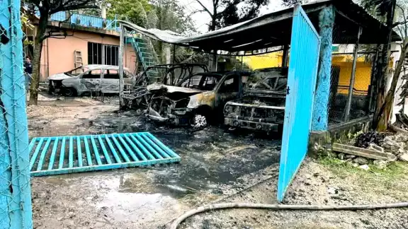 Un cuatrimoto y una moto fueron parte del recuento de los daños Un cuatrimoto y una moto fueron parte del recuento de los daños
