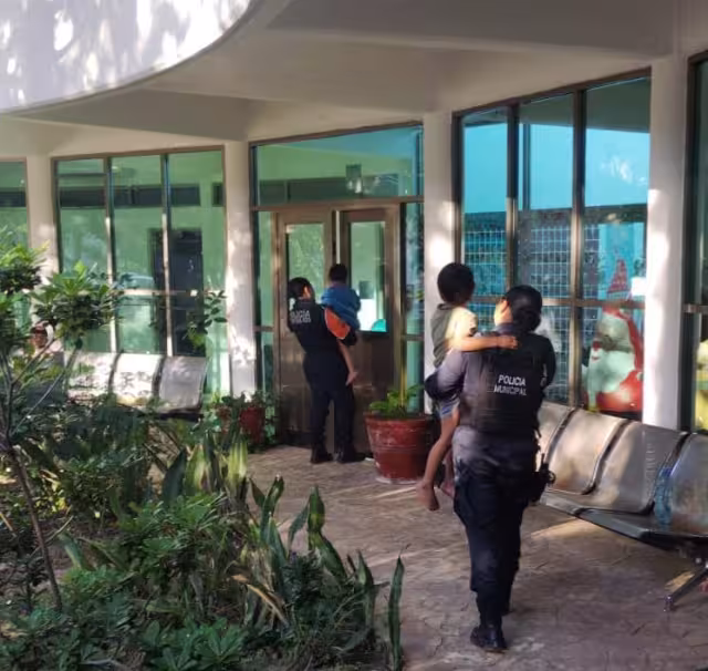 Ambos niños fueron llevados por las autoridades a un lugar seguro