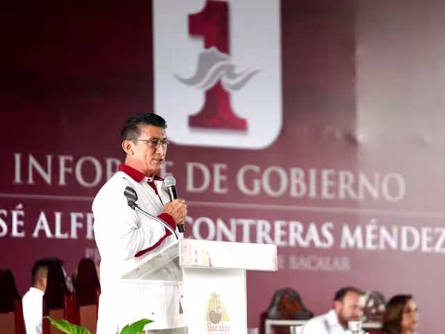 El alcalde de Bacalar, José Contreras, afirma en su Primer Informe de Gobierno que la justicia social "no es sólo discurso❞ en el municipio; ciudadanos opinan lo contrario