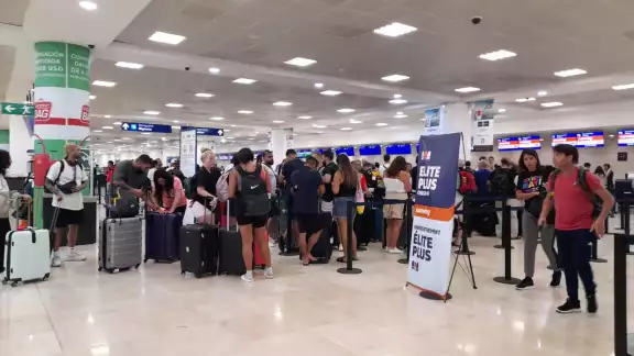 El Aeropuerto de Cancún no ha registrado graves afectaciones El Aeropuerto de Cancún no ha registrado graves afectaciones