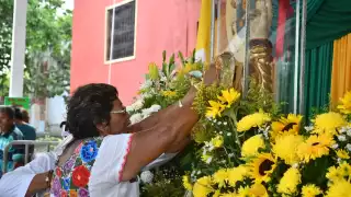 Venden souvenirs, alimentos y hasta la foto del recuerdo