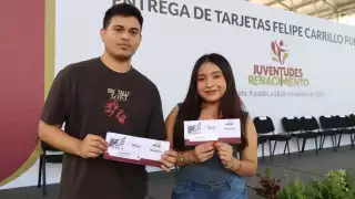Avanza la entrega de tarjetas para la beca Juventudes Renacimiento
