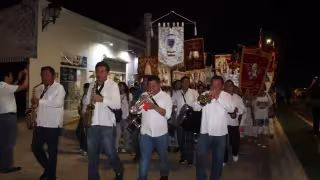 Cientos de feligreses acompañaron la imagen de San Antonio de Padua durante la procesión que puso fin a las fiestas patronales en Hopelchén.