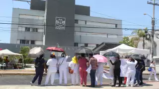 Médicos bloquearon la avenida Alfredo Barrera de Mérida