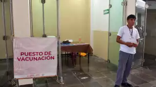 Campeche, con más casos de sarampión en el sur, instala puesto de vacunación en aeropuerto