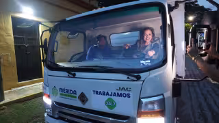 Mérida refuerza obras públicas con cuatro nuevos camiones de volteo