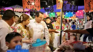 Los habitantes y visitantes presenciaron el corte del listón, una ceremonia maya y la exhibición de diferentes platillos