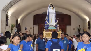 Así fue la emotiva bajada de la Virgen de Izamal, patrona de Yucatán