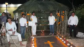 Los jueces evaluaron el contenido y elementos tradicionales de cada altar.