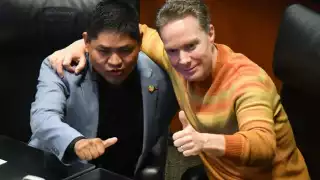 Erasmo Catarino se fotografió con algunos miembros del Senado.