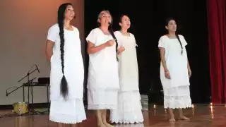 En la puesta en escena se conjuntaron la música y los mitos sobre el agua.