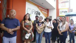 Maestros del SNTE exigen que se atiendan sus denuncias