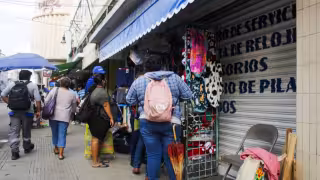 La situación afecta al 60 por ciento del comercio establecido, con una competencia desleal