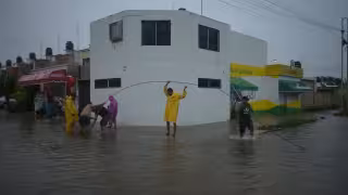 Lluvias históricas en Mérida dejan calles y viviendas inundadas
