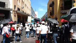 Maestros bloquearon el tránsito vehicular en el Centro de Mérida