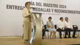 María Fritz Sierra reconoció la labor de los maestros de Yucatán